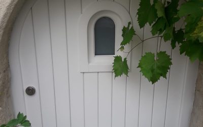 Porte extérieure classique blanche - Page Portes